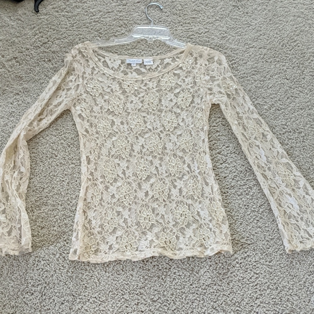 Lace shirt with bell sleeve
